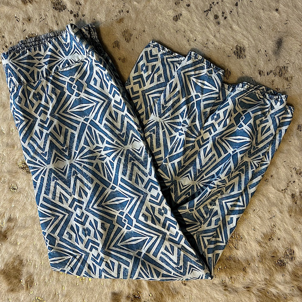 Wide Legged blue and white geometric Pattern Culottes size XL